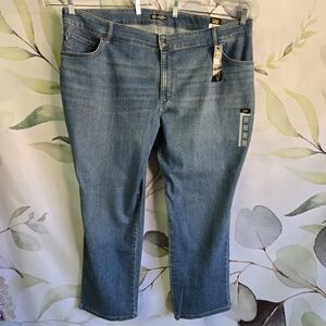 LEE | Petite Plus Relaxed Fit Straight Leg Mid Rise Jeans in Meridian sz 26W